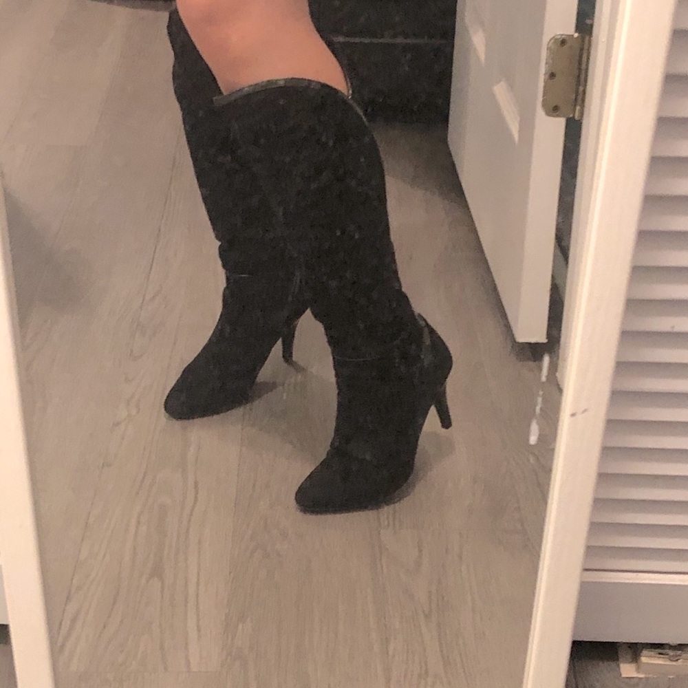 Black suede heeled boots